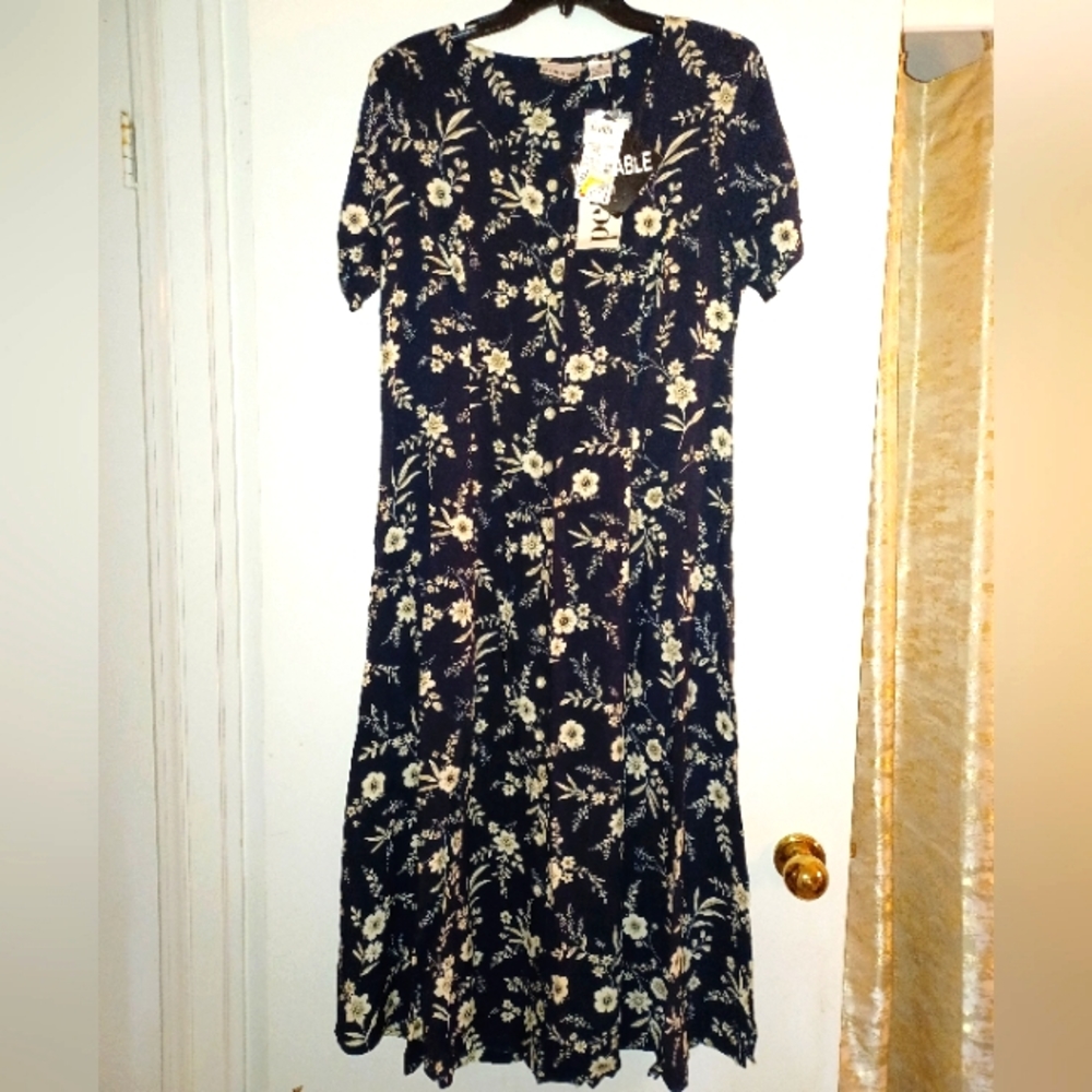 Cute Flowered Fashion Bug Dress.  Size 14P